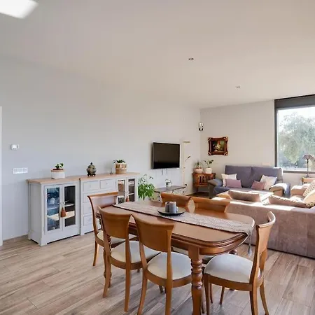 Nadine 1307 Nyaraló